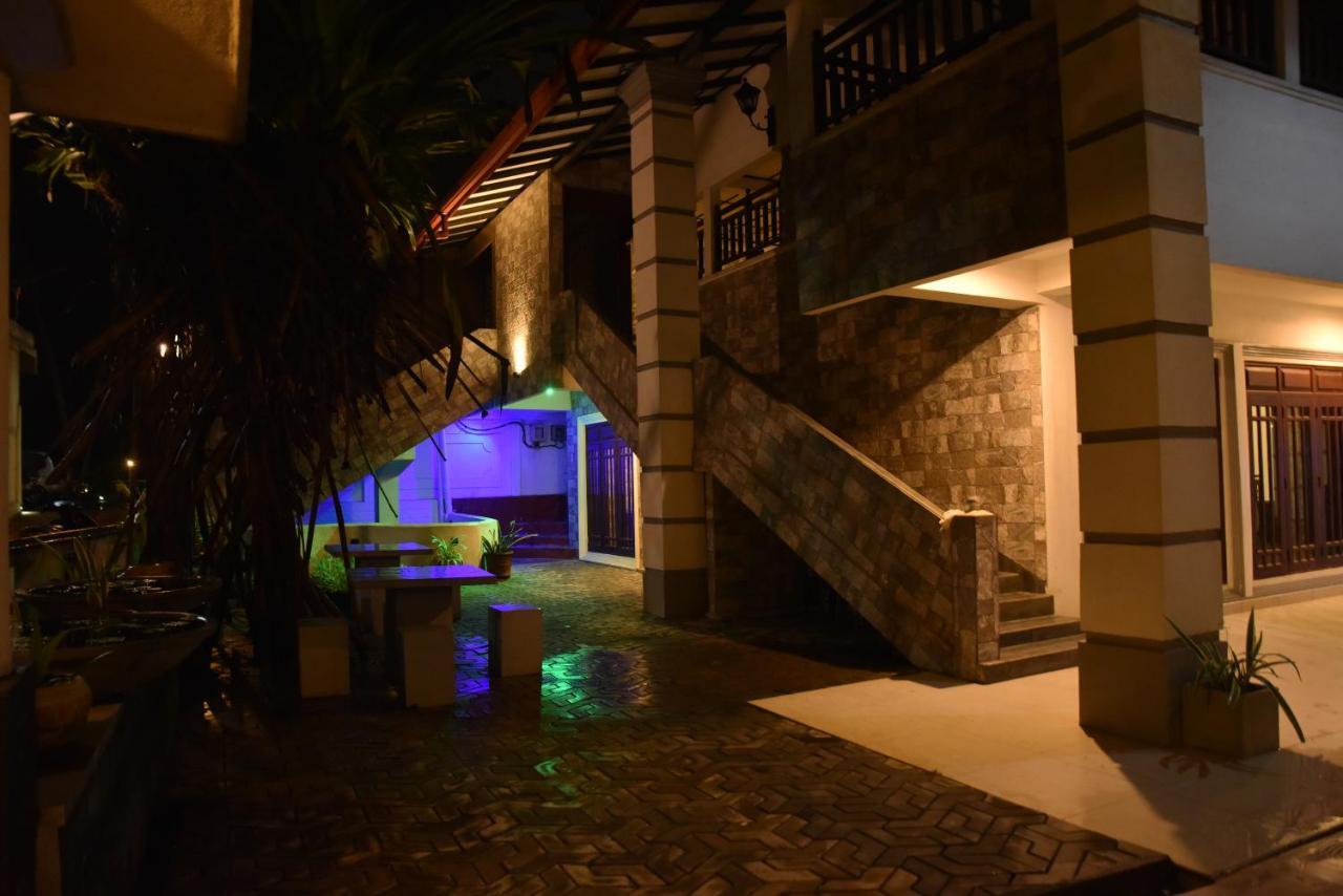 New Ocean Hill Hotel 히카두와 외부 사진